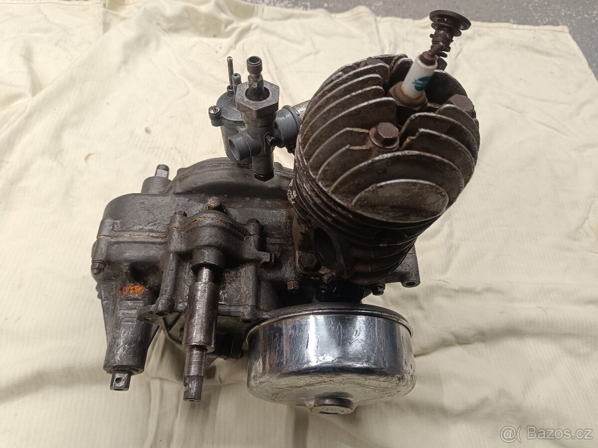 Jawa robot 100 motor prvomodel - 5