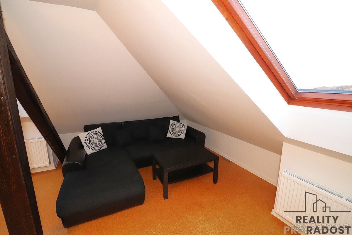 Pronájem unikátního podkrovní bytu 2+kk (77 m²), klimatizace - 5