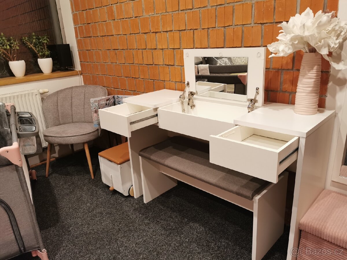 Psací nebo kosmetický stolek - 5