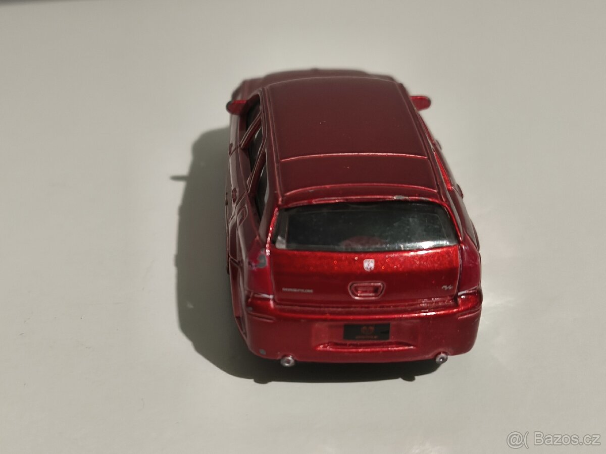 Bburago 1/43 2006 Dodge Magnum RT - 5