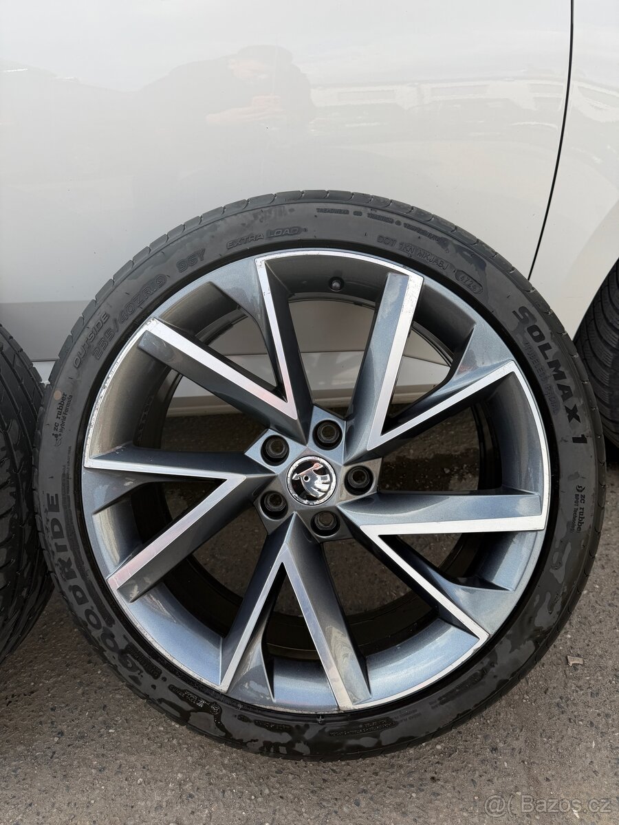 Prodám alu vega +pneu - 5