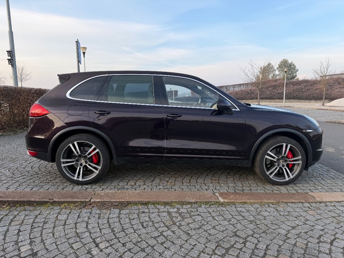 Porsche Cayenne Turbo 4.8 V8 Biturbo | 368 kW - 5