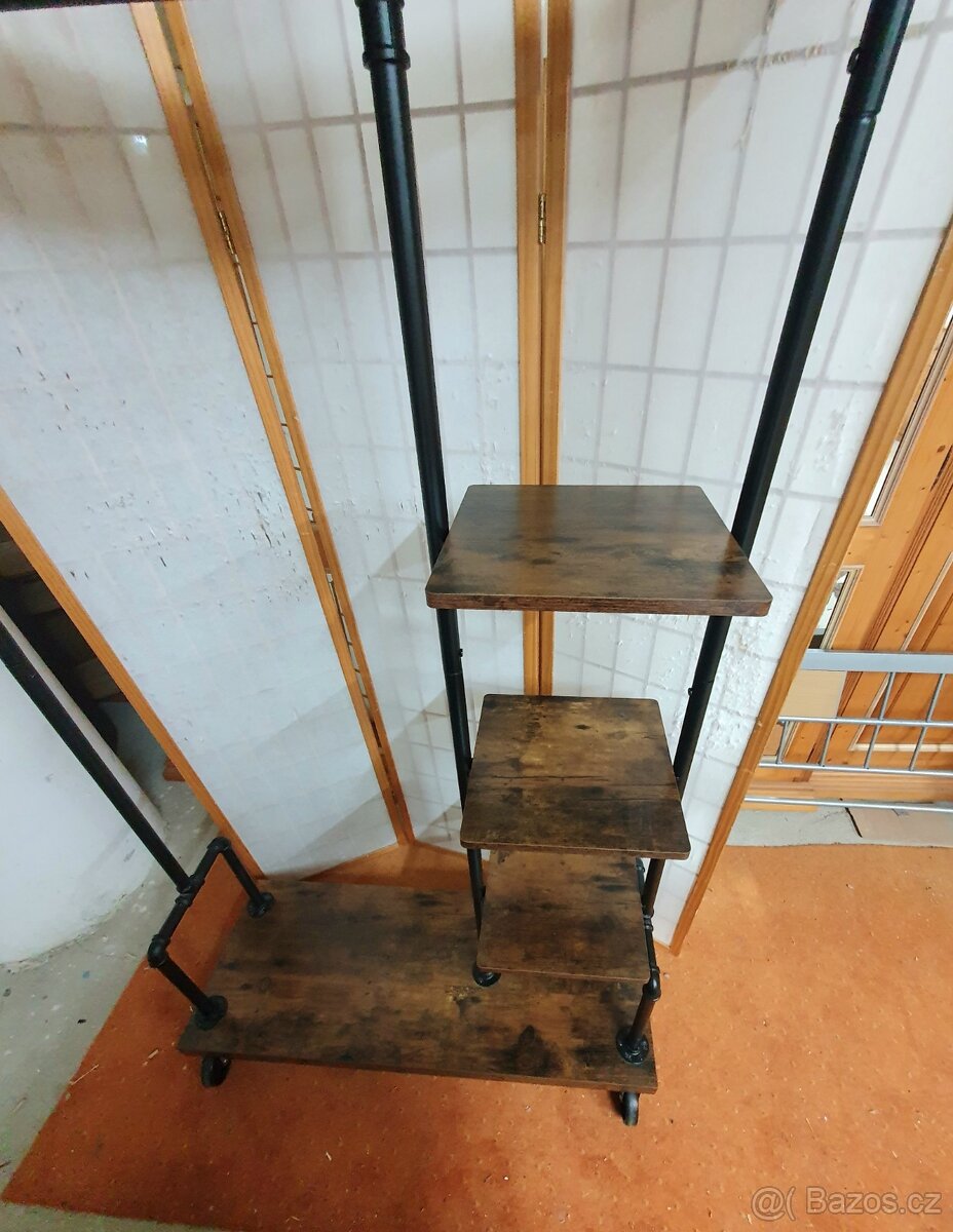 Pojízdný rustikální věšák - 5