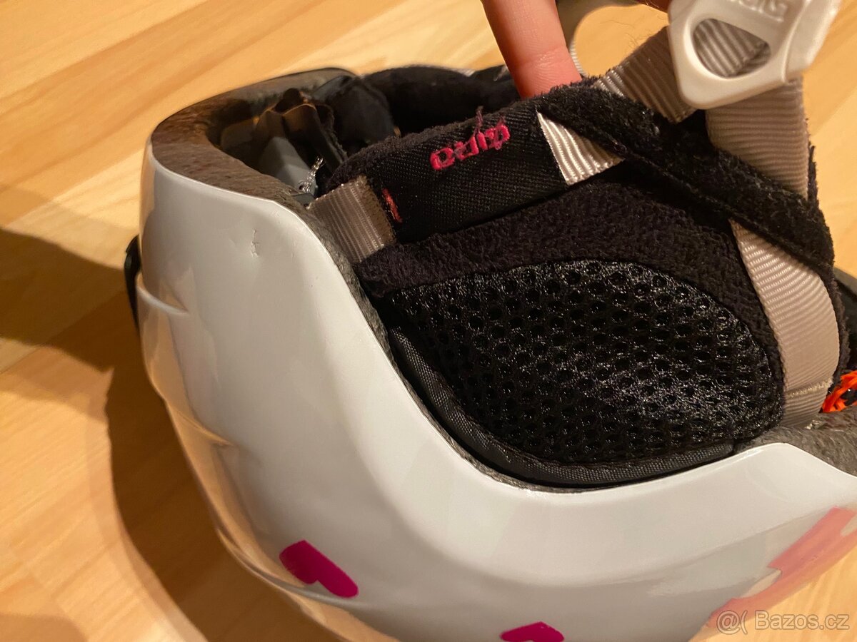 DÍVČÍ LYŽAŘSKÁ HELMA SE SRDÍČKY - 5