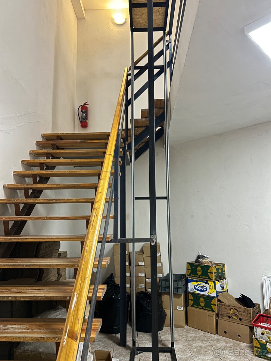 Pronajmu dlouhodobě obchodní prostory cc 550m2. Sklad,prodej - 5