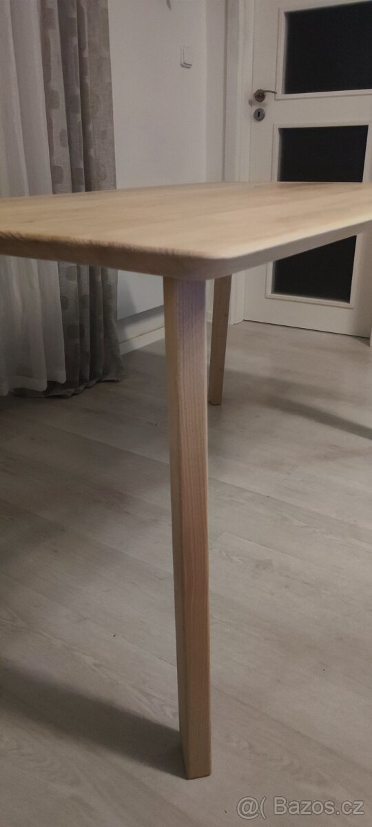 Jídelní stůl masiv - 5