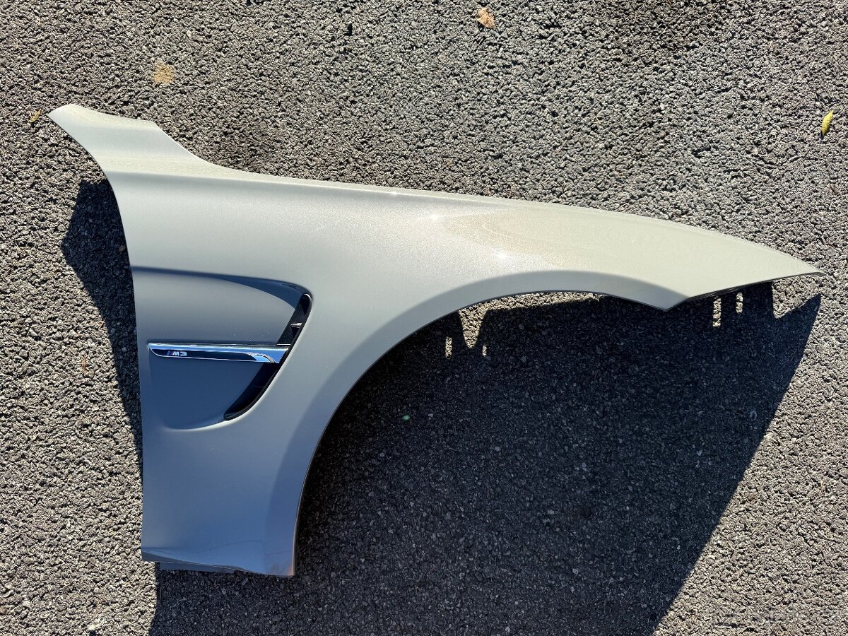 BMW M3 f80 blatník original - 5