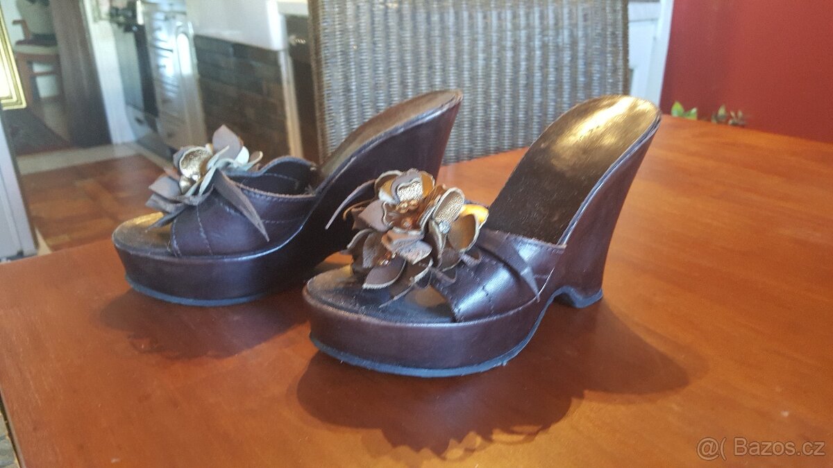 Oblečení, obuv, kabelky, brýle,zástěry atd - 5