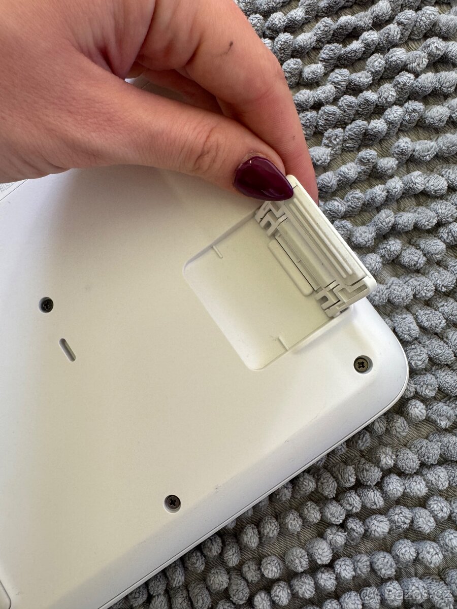 Bílá bezdrátová klávesnice logi Logitech K650 Off-white - CZ - 5