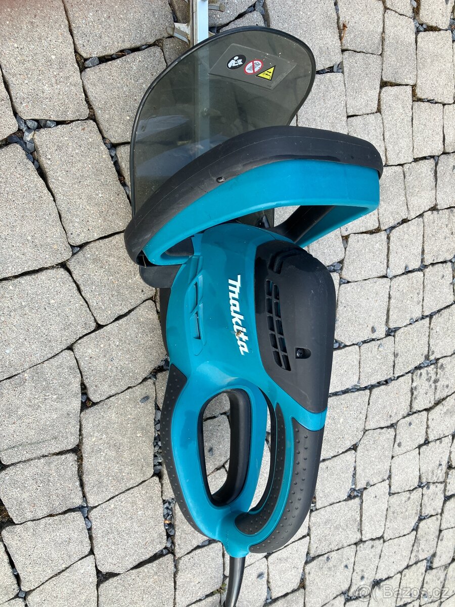 Makita elektrický plotostřih 55cm,670W UH5580 - 5