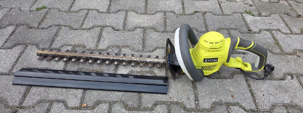 NŮŽKY NA ŽIVÝ PLOT - 5