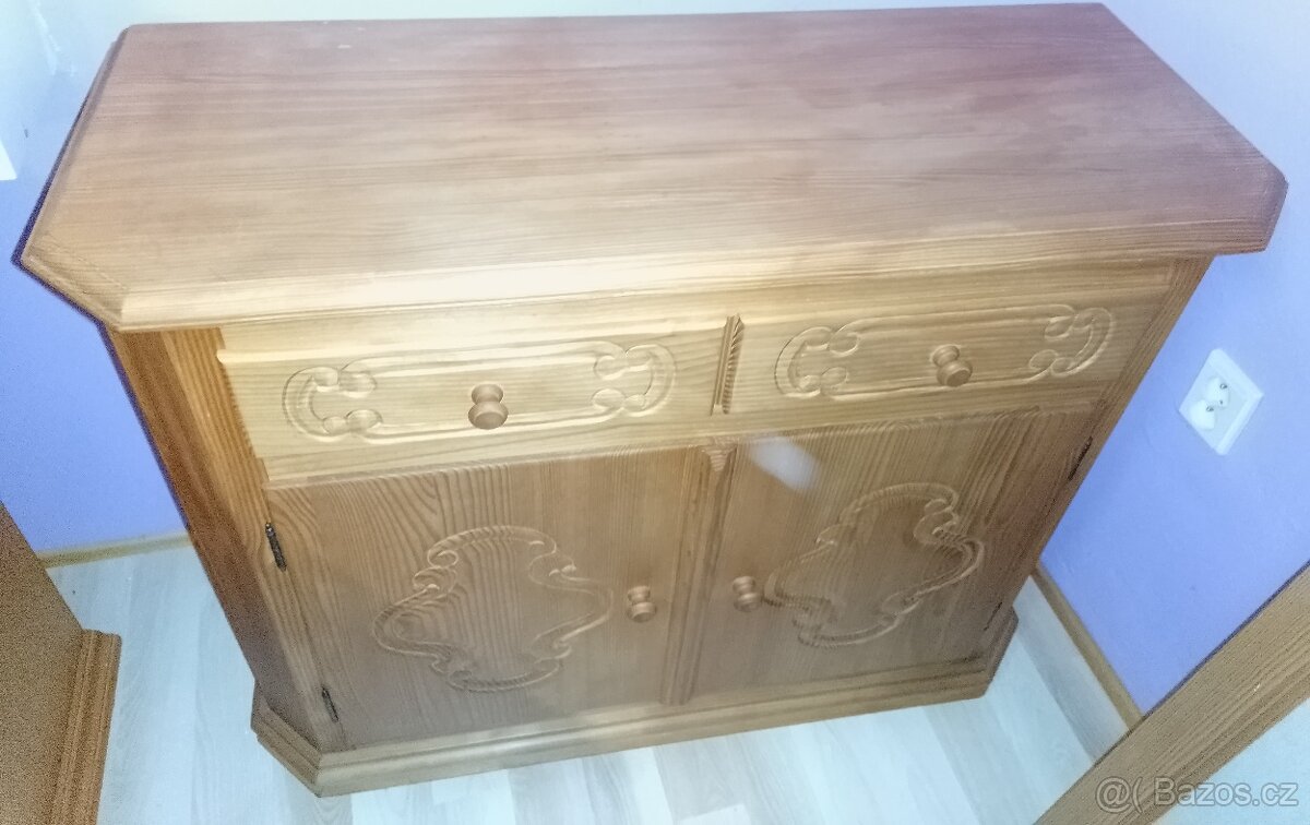 Celo masivní vyřezávaný selský příborník - 5