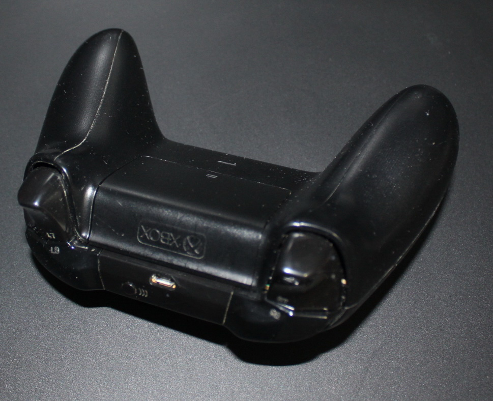 Microsoft Xbox One X 1TB Antracit Black - kompletní balení - 5