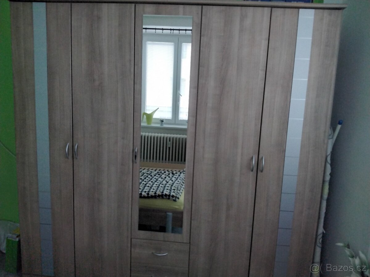 Prodám ložnici, kvalitní rošty a matrace. - 5