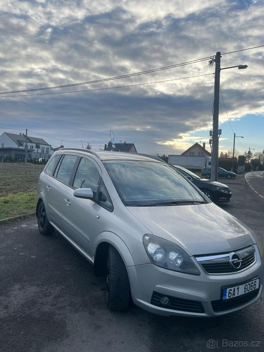 Sedmimístná Zafira - 5