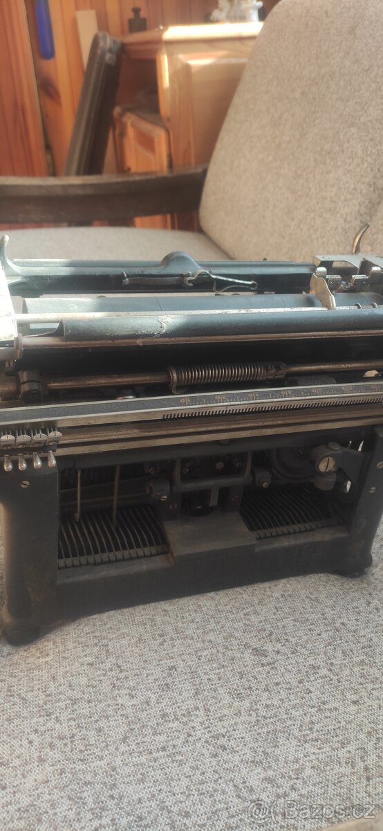 Psací stroj UNDERWOOD - 5