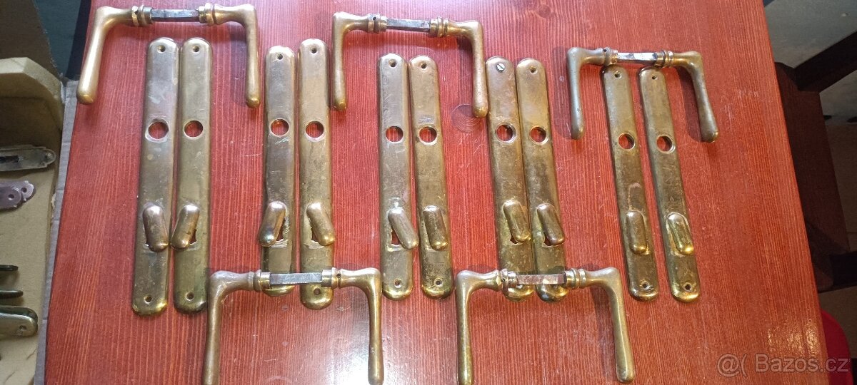 Mosazné kování , kliky na dveře. 5x - 5