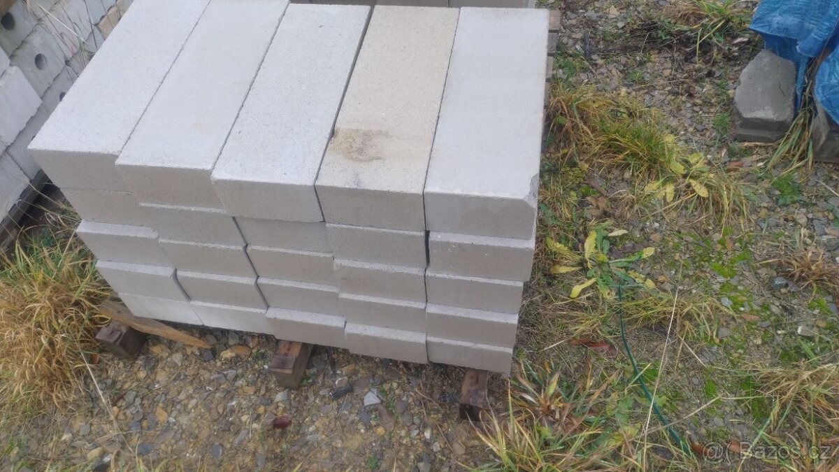 Daruji cihly za odvoz, VPC - 5