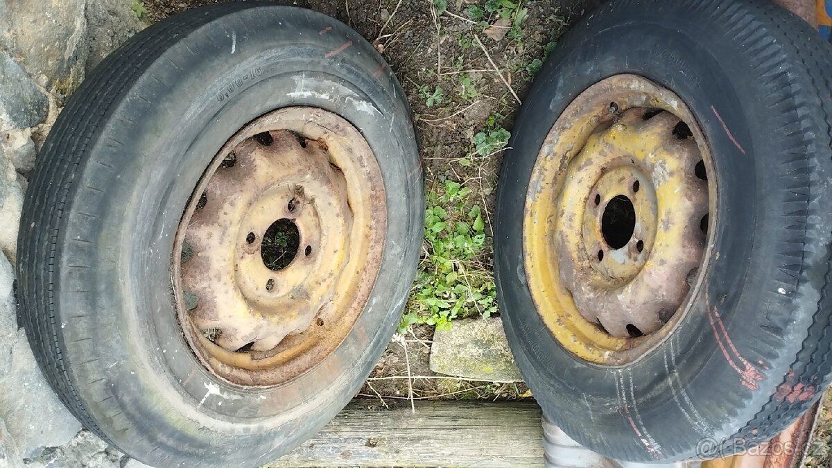 Staré, historické disky s pneu, Tatra, Praga, 16 palců - 5