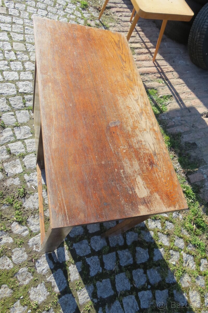 Starý stoleček s roletou - 5