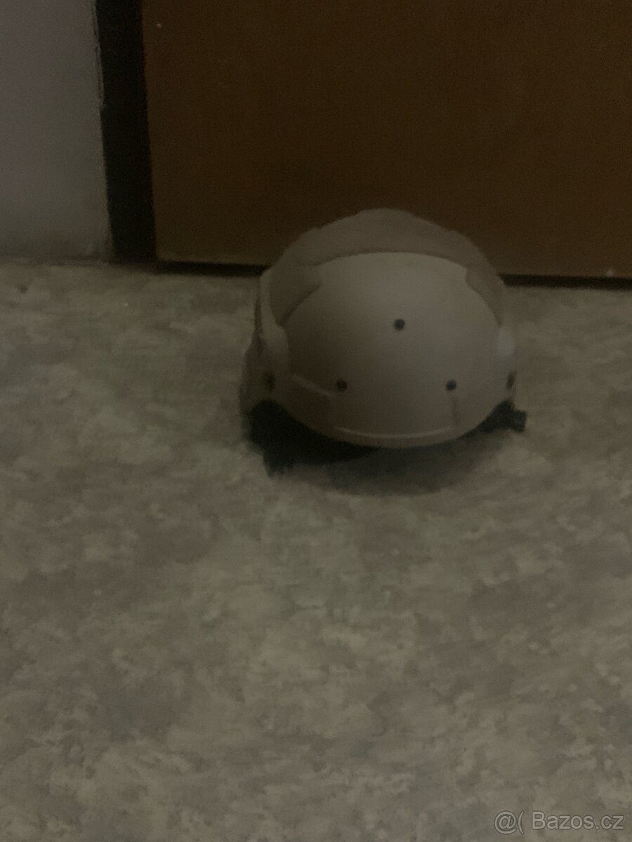 Airsoft vesta a helma - 5