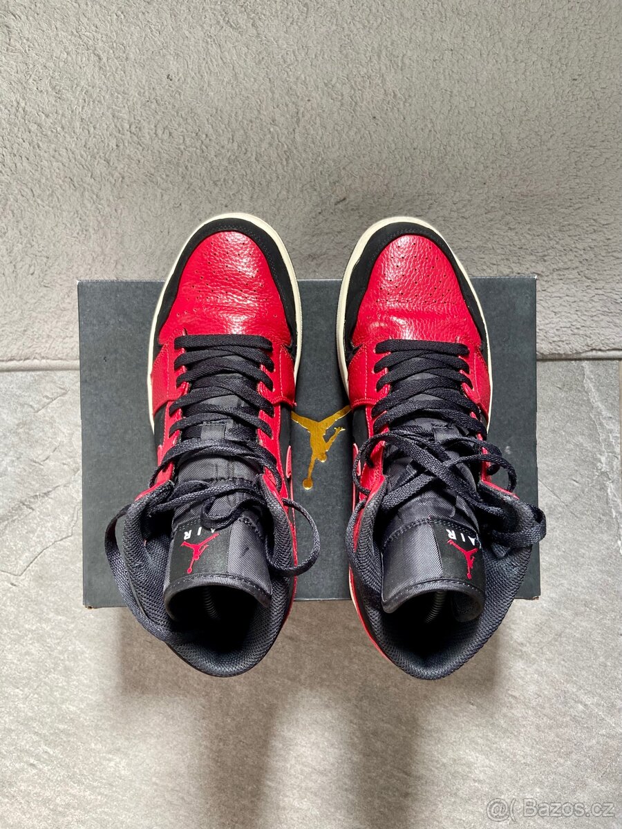 Nike Air Jordan 1 Mid Bred - 5
