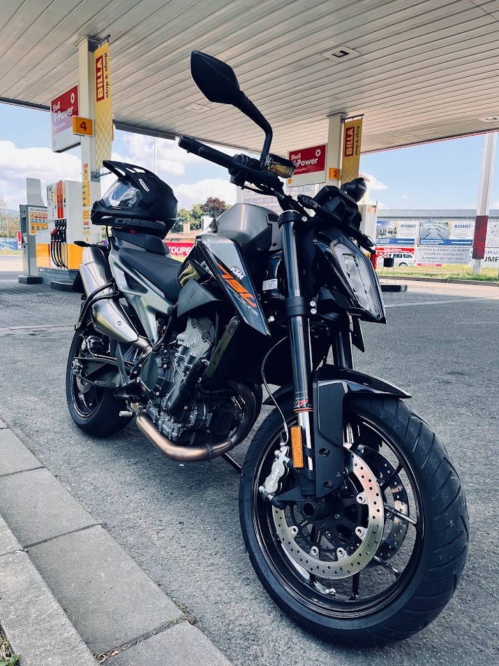 KTM duke 790