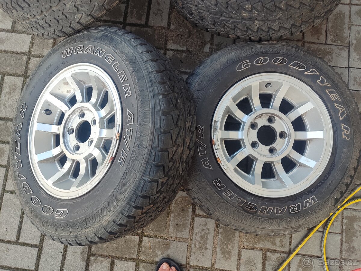 ALU kola Jeep