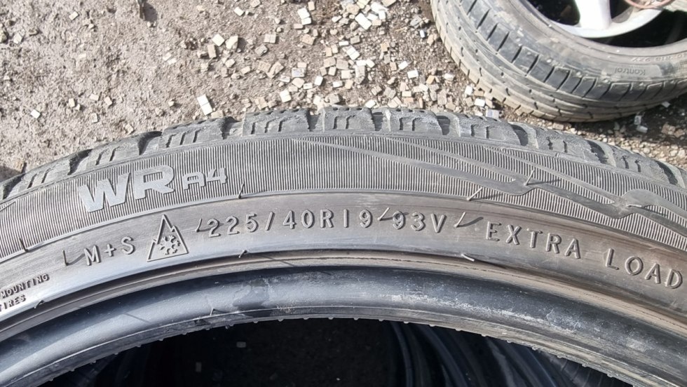 Zimní pneumatika 225/40/19 Nokian - 5