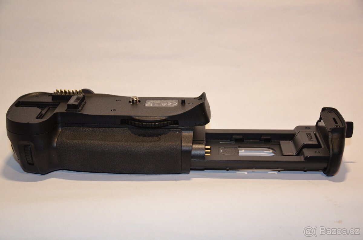 Nikon MB-D10 - bateriový Grip - 5