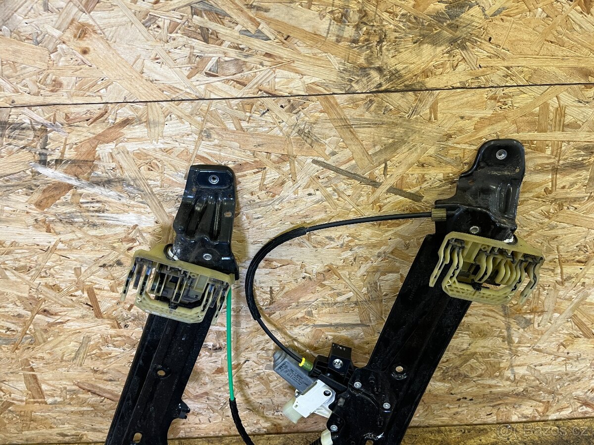 PŘEDNÍ PRAVÁ STAHOVAČKA BMW F11/F10 - 5