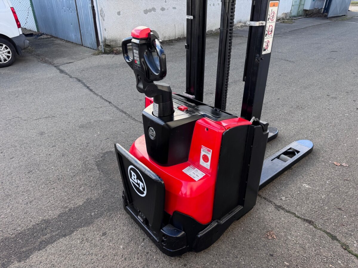 Vysokozdvižný vozík AKU ruční s plošinkou Toyota - 5