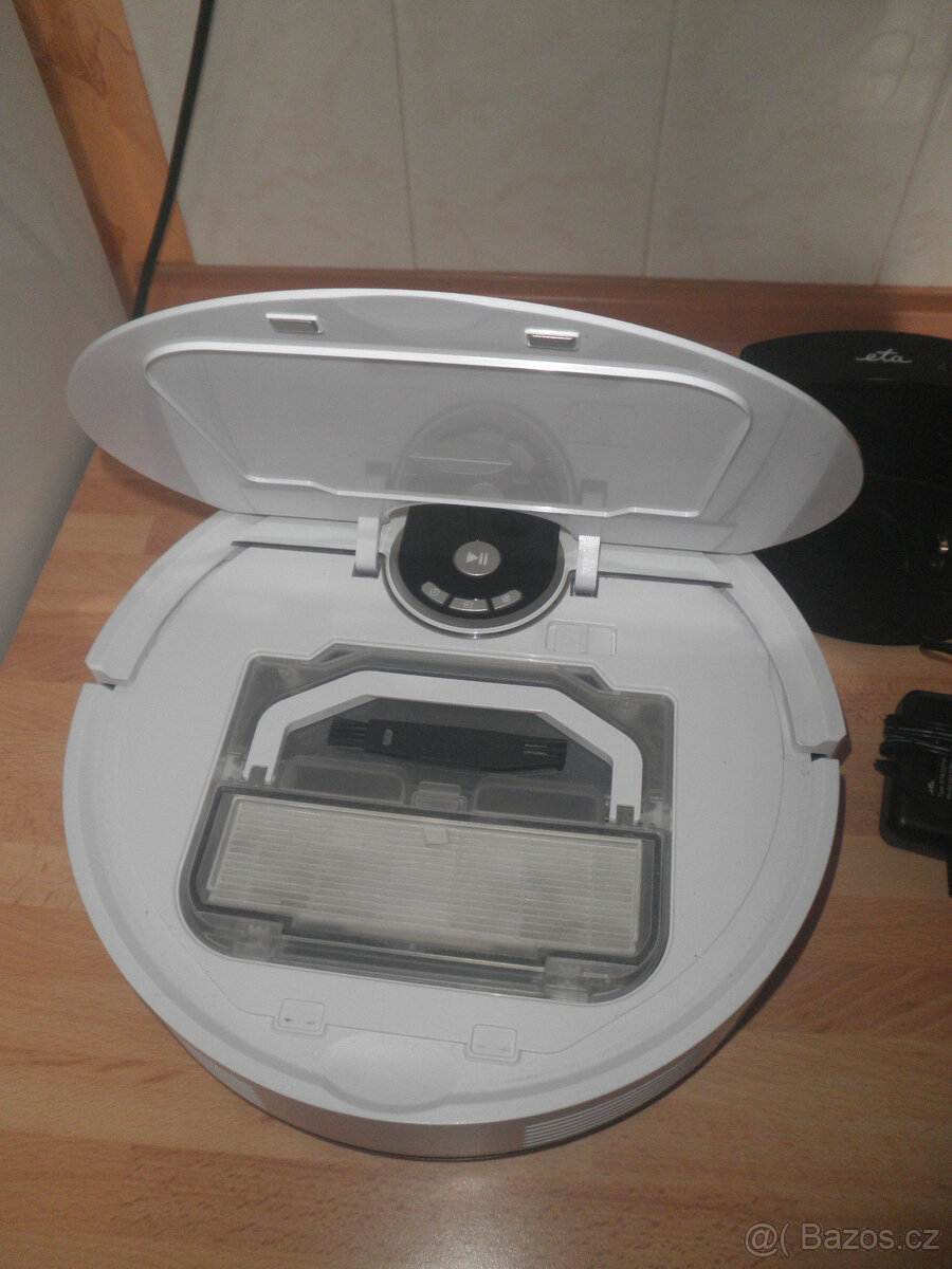 Robotický vysavač Eta - 5
