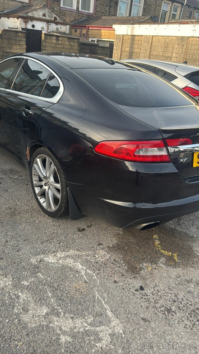 Jaguar XF světlý kožený interiér - 5