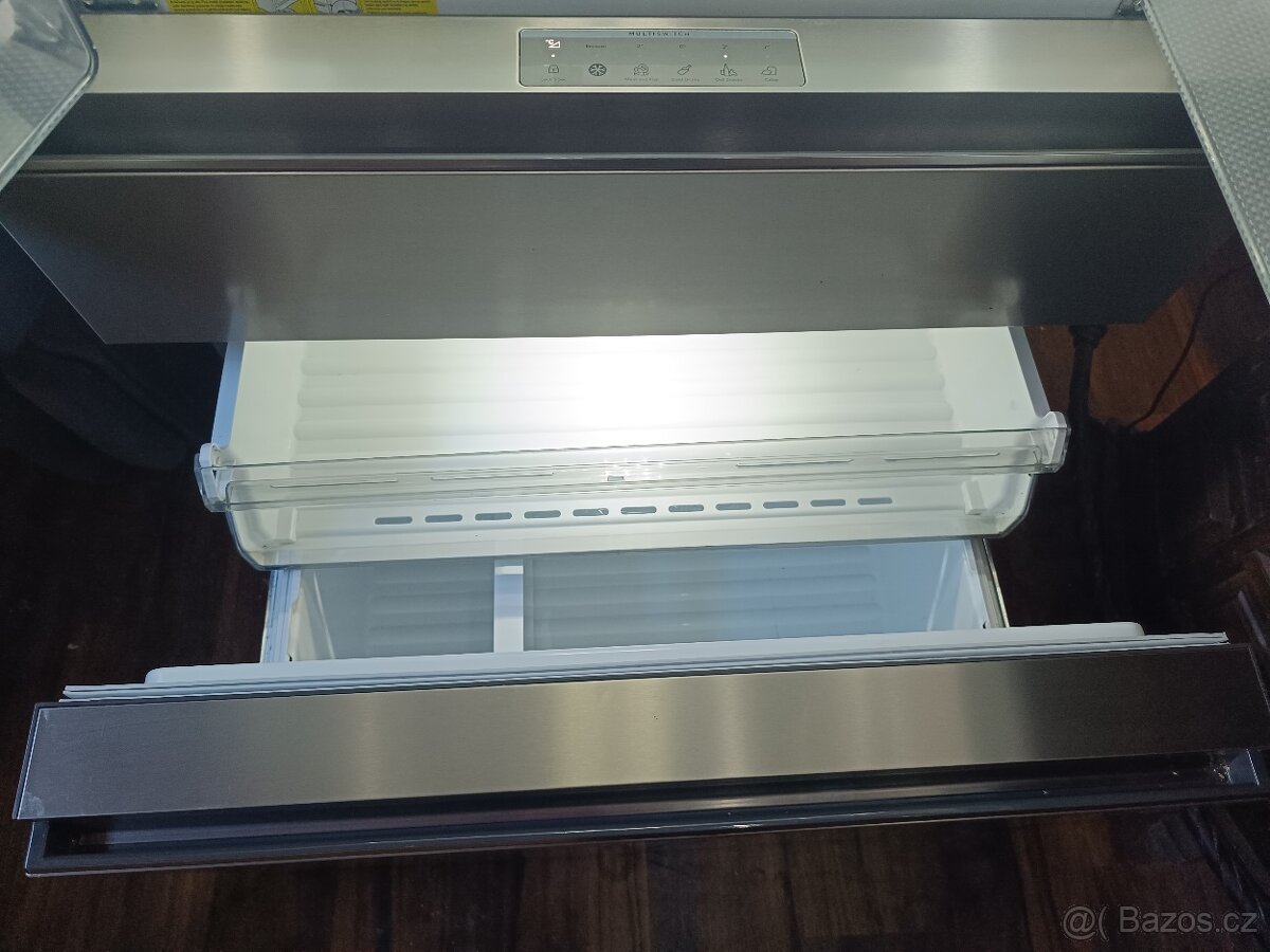 3 roky stará americká chladnička AEG - 5