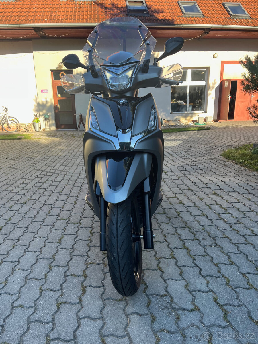 Skútr Agility 300 - 5