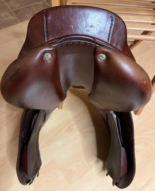 Skokové sedlo CWD - 5