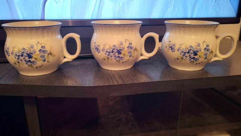 Staré porcelánové hrnky, konvičky..talíře - 5