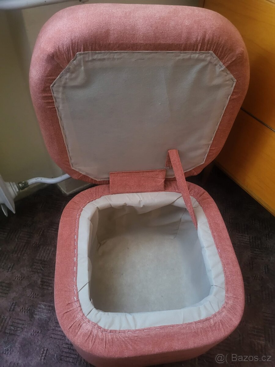 Sedačka s křeslem a taburetem - 5