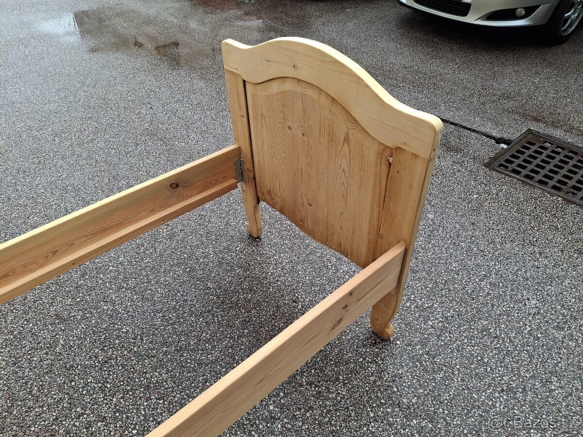 STAROŽITNÁ POSTEL PO CELKOVÉ RENOVACI - 5