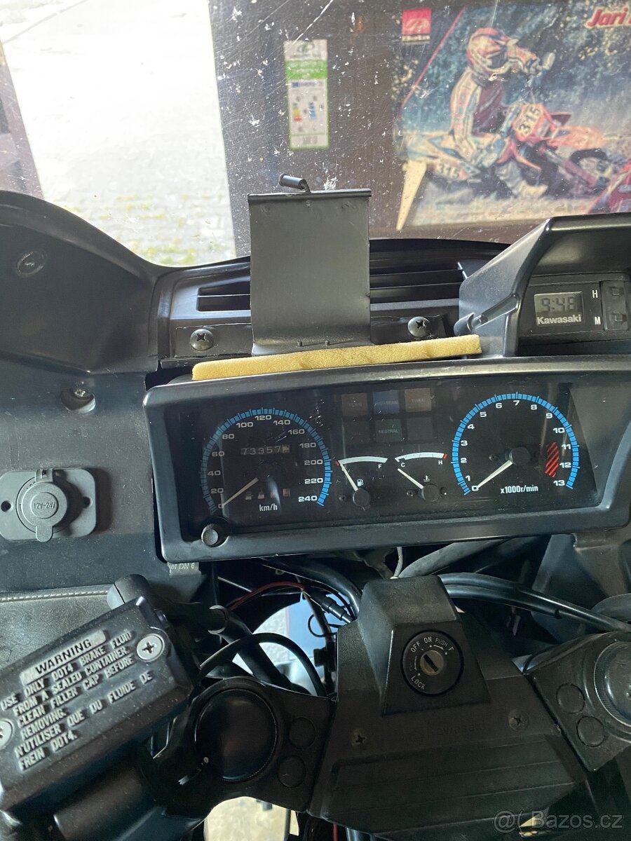 Kawasaki GTR 1000 - 5