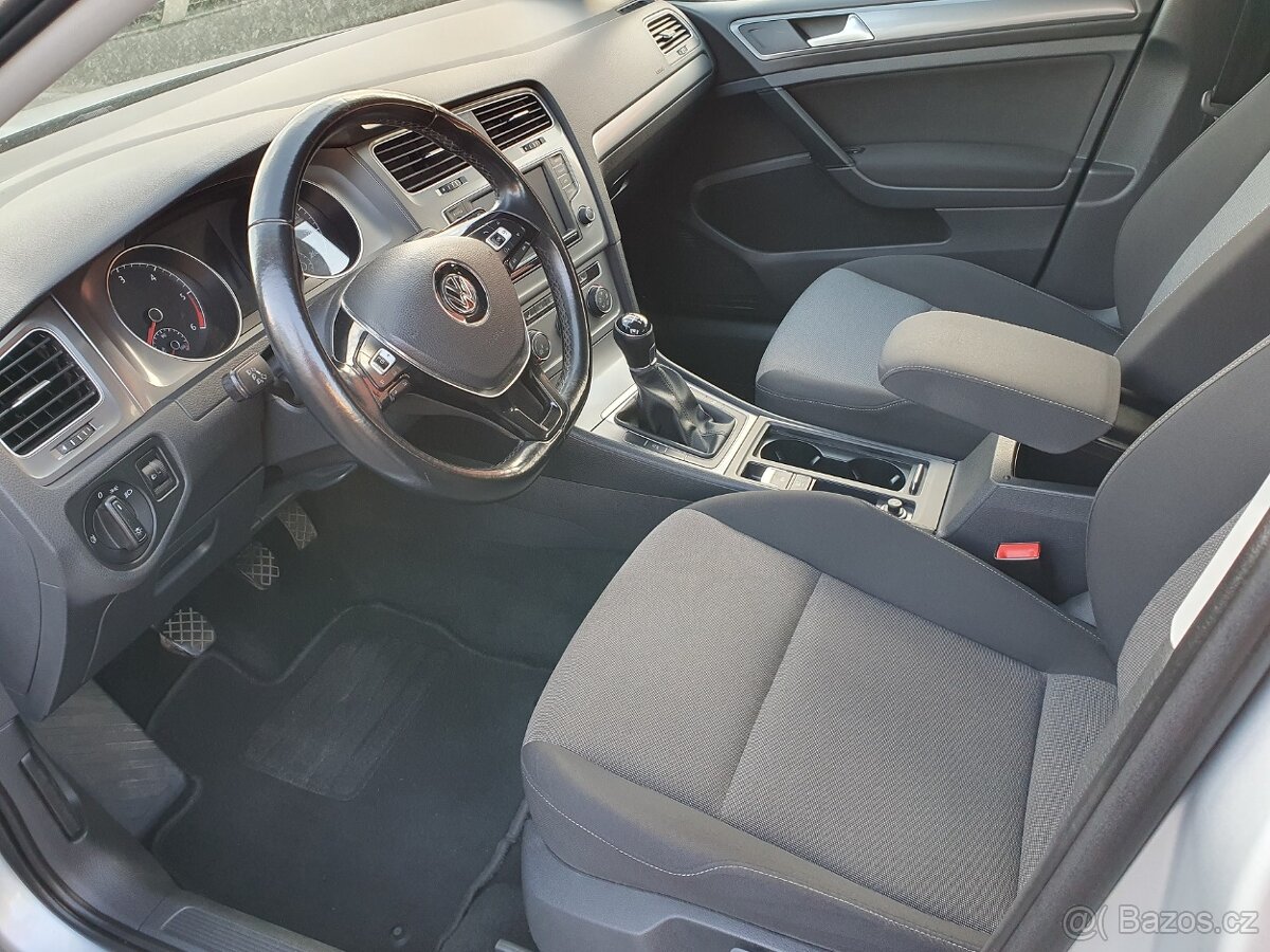 VOLKSWAGEN GOLF 1.6 TDI SERVISKA, DPH, NAVI, MOC HEZKÝ - 5