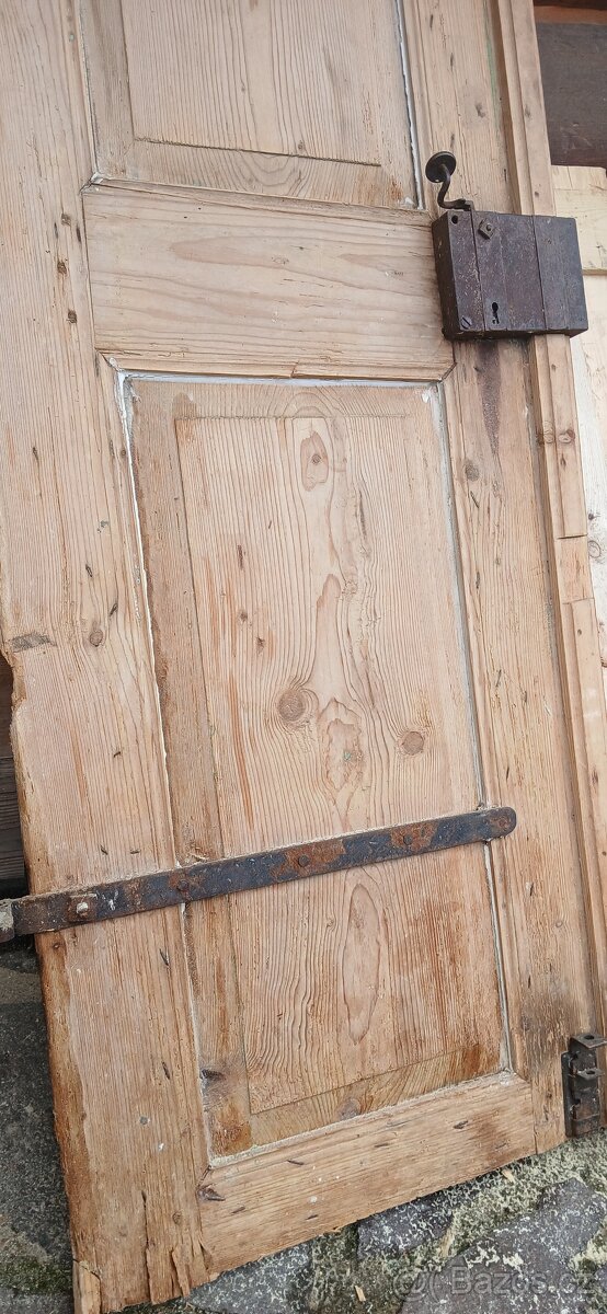 Staré dřevěné dboukřídlé dveře - 5