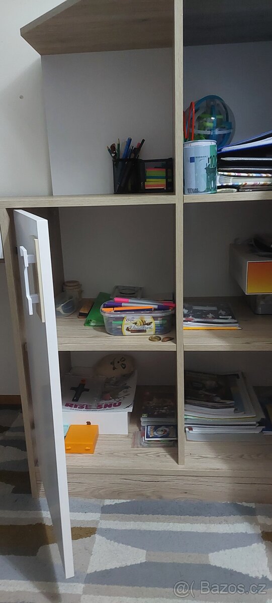 Študácký stůl se skříňkou - 5
