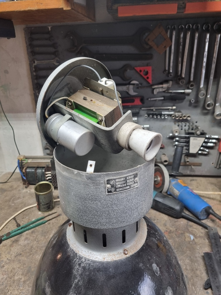 Stará INDRUSTIÁLNÍ lampa TYP 24125 ( 125W ) ... 16ks - 5