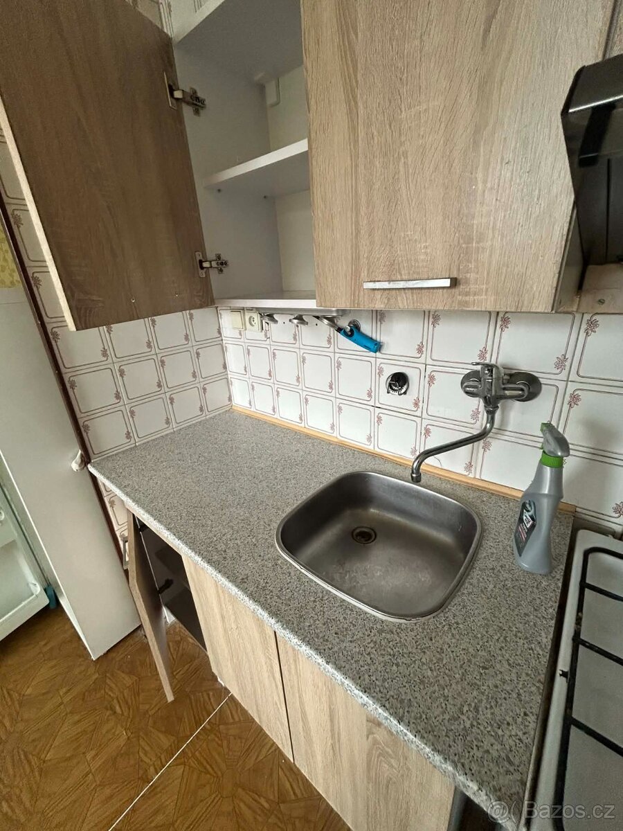 Kuchyňská linka + sporák - 5