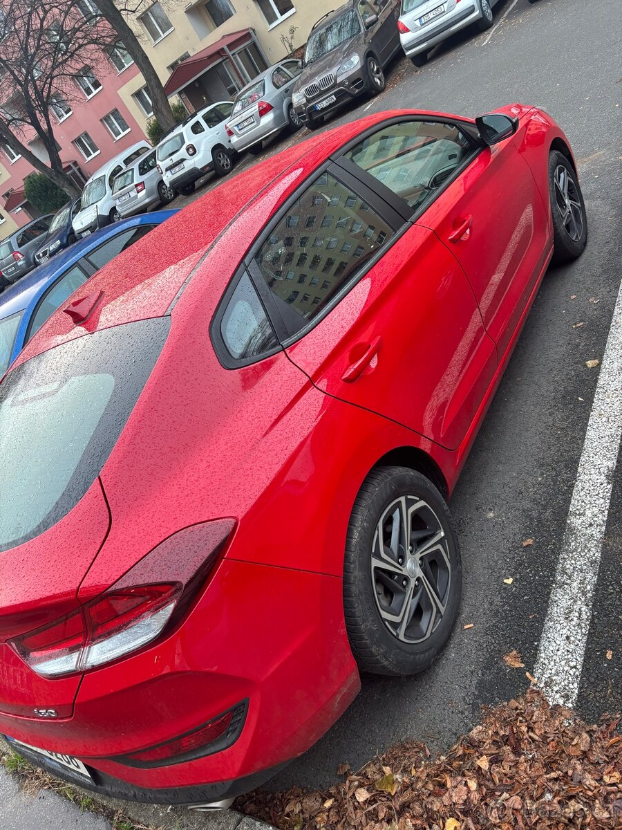 Prodám Hyundai i30 fastback - 5