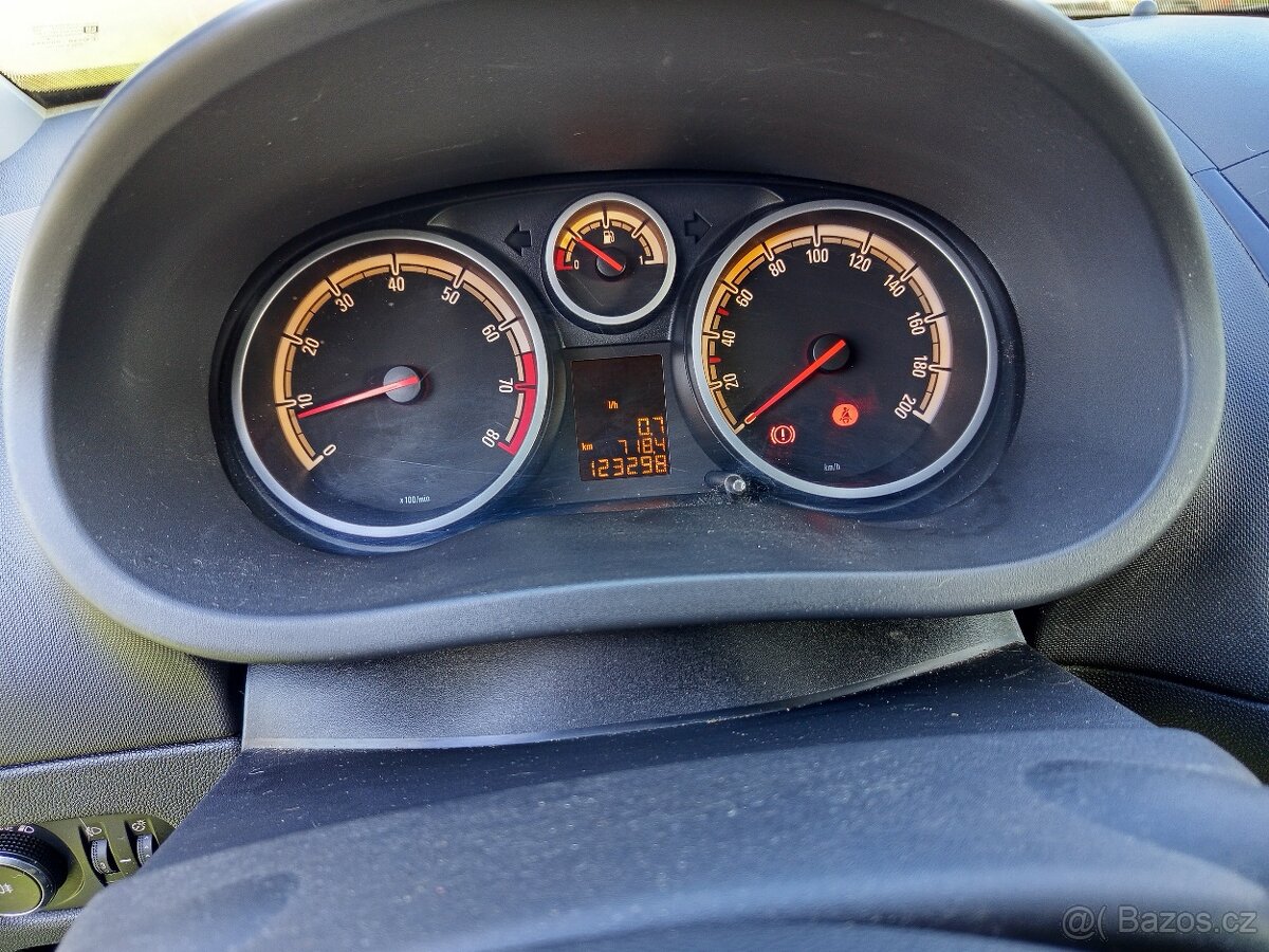 OPEL CORSA D 1,4 64kW r.v. 2010 najeto123tis. km - 5