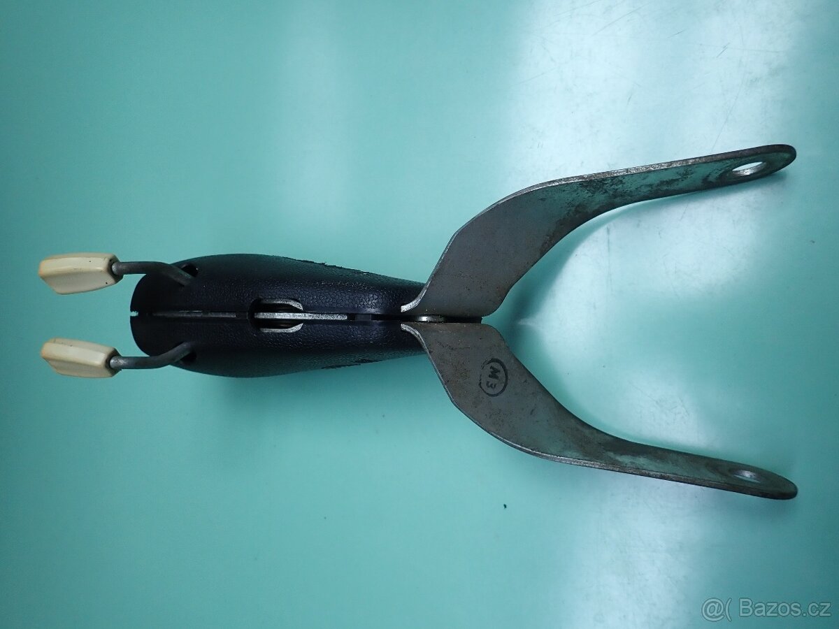 Prodám středový lapač pásů na vw brouk - 5