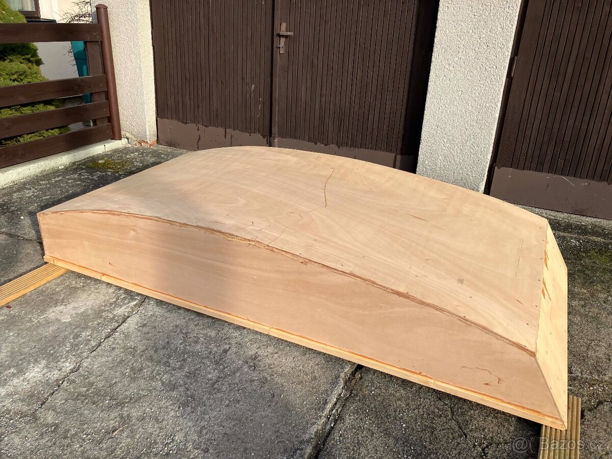 rozestavěná plachetnička PDRACER - 5